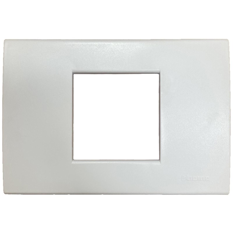 Placca 3 moduli 2 posti bianca LIGHT BTICINO N4819LB Placca 3 moduli 2 posti bianca LIGHT BTICINO N4819LB